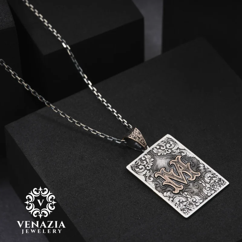 1 Anka Kuşu Ve Harfli Gümüş Kolye Modeli