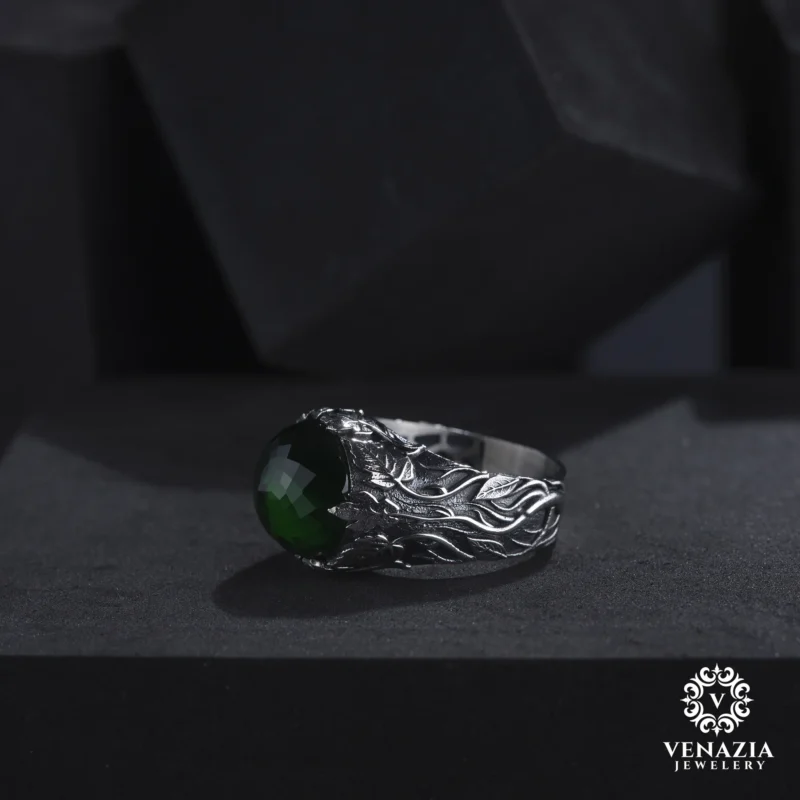 VeNAZIA 30-10-20232555 copy Sarmaşık Yeşil Taşlı Gümüş Yüzük Modeli