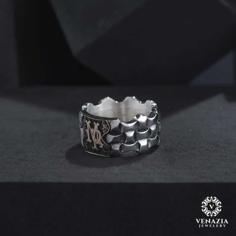VeNAZIA 30-10-20232683 copy Harfli Gümüş Yüzük Modeli