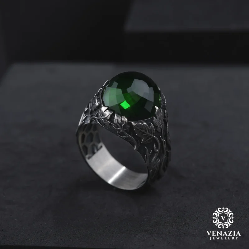 VeNAZIA 30-10-20232872 copy Sarmaşık Yeşil Taşlı Gümüş Yüzük Modeli