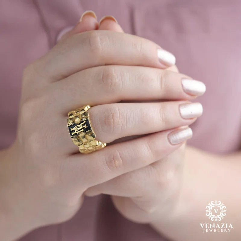 VeNAZIA 30-10-20233140 copy Harfli Gümüş Bayan Yüzük Modeli