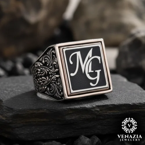 1 Eşlere Özel Harfli Çift Taraflı Yüzük Modeli